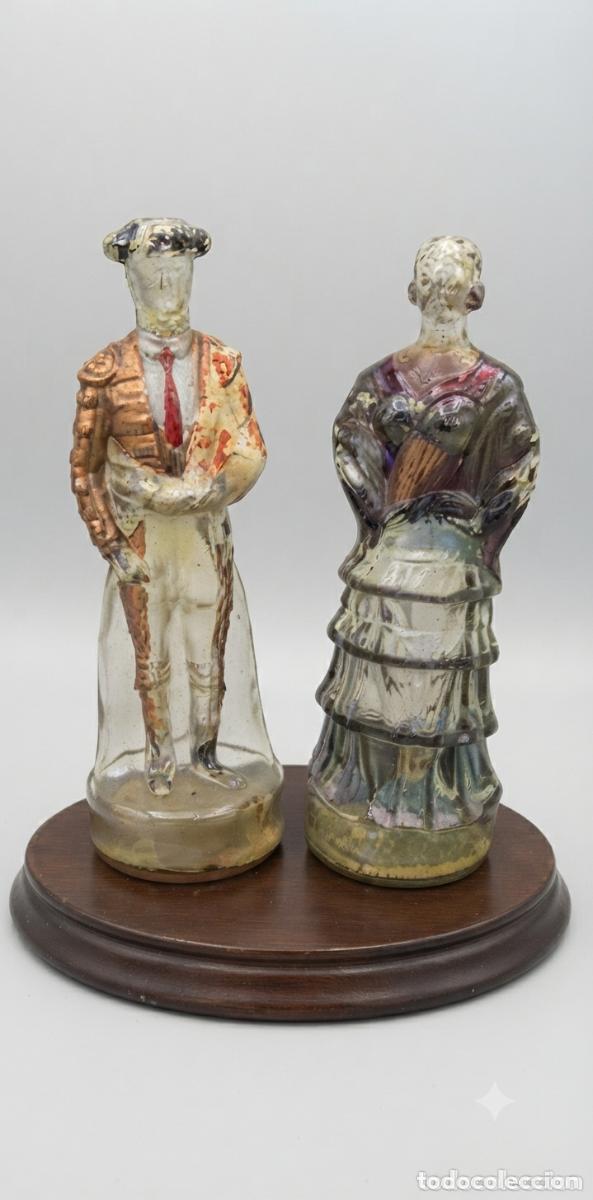 Antiguidades: PAREJA DE BOTELLAS TORERO Y DAMA. CRISTAL