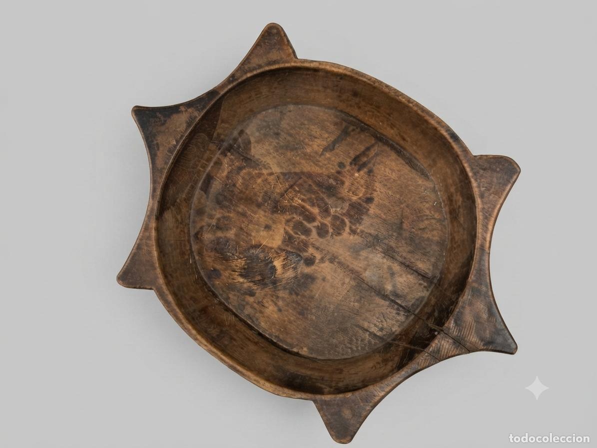 Antig&uuml;edades: BANDEJA DE MADERA AFRICANA