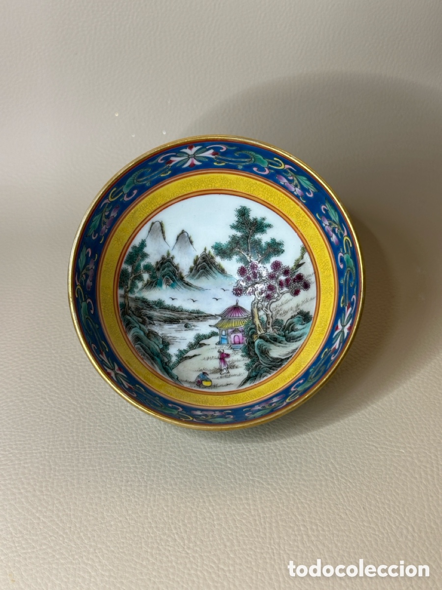 Antig&uuml;edades: Copa &rdquo;paisaje interior&rdquo; falangcai, estilo Yongzheng, Rep&uacute;blica de China (principios del s. XX)