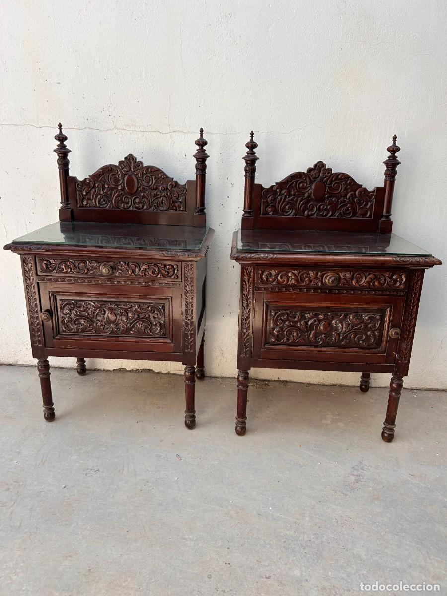 Antig&uuml;edades: Mesita de noche antigua - 2 Uds disponibles