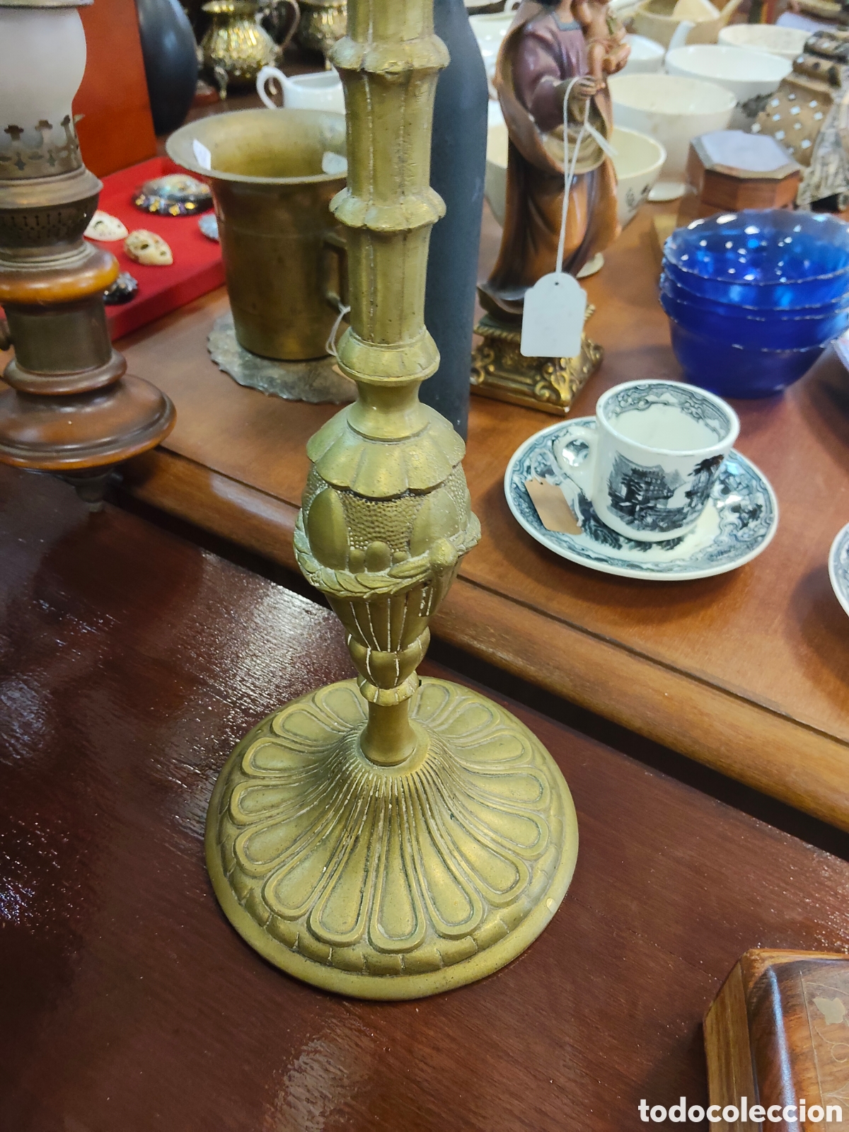 Antig&uuml;edades: Magn&iacute;fica l&aacute;mpara de mesa de bronce - Foto 2