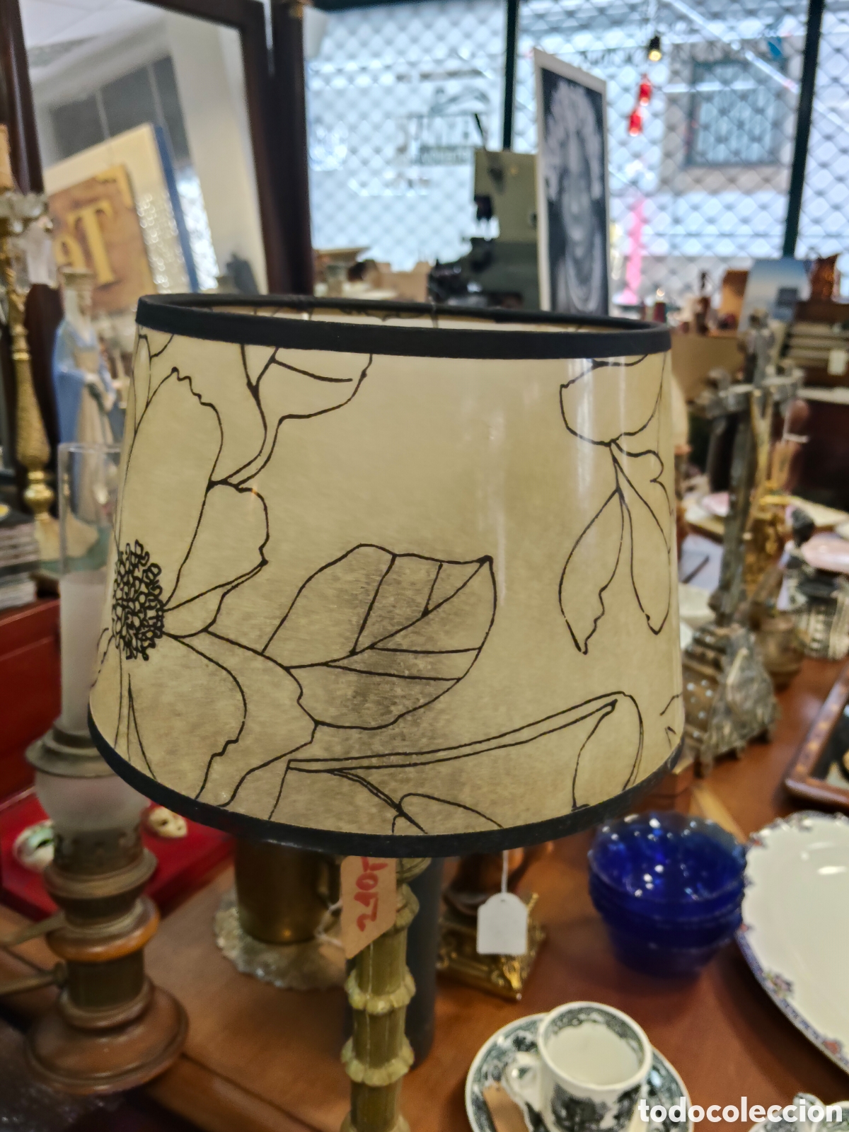 Antig&uuml;edades: Magn&iacute;fica l&aacute;mpara de mesa de bronce - Foto 3