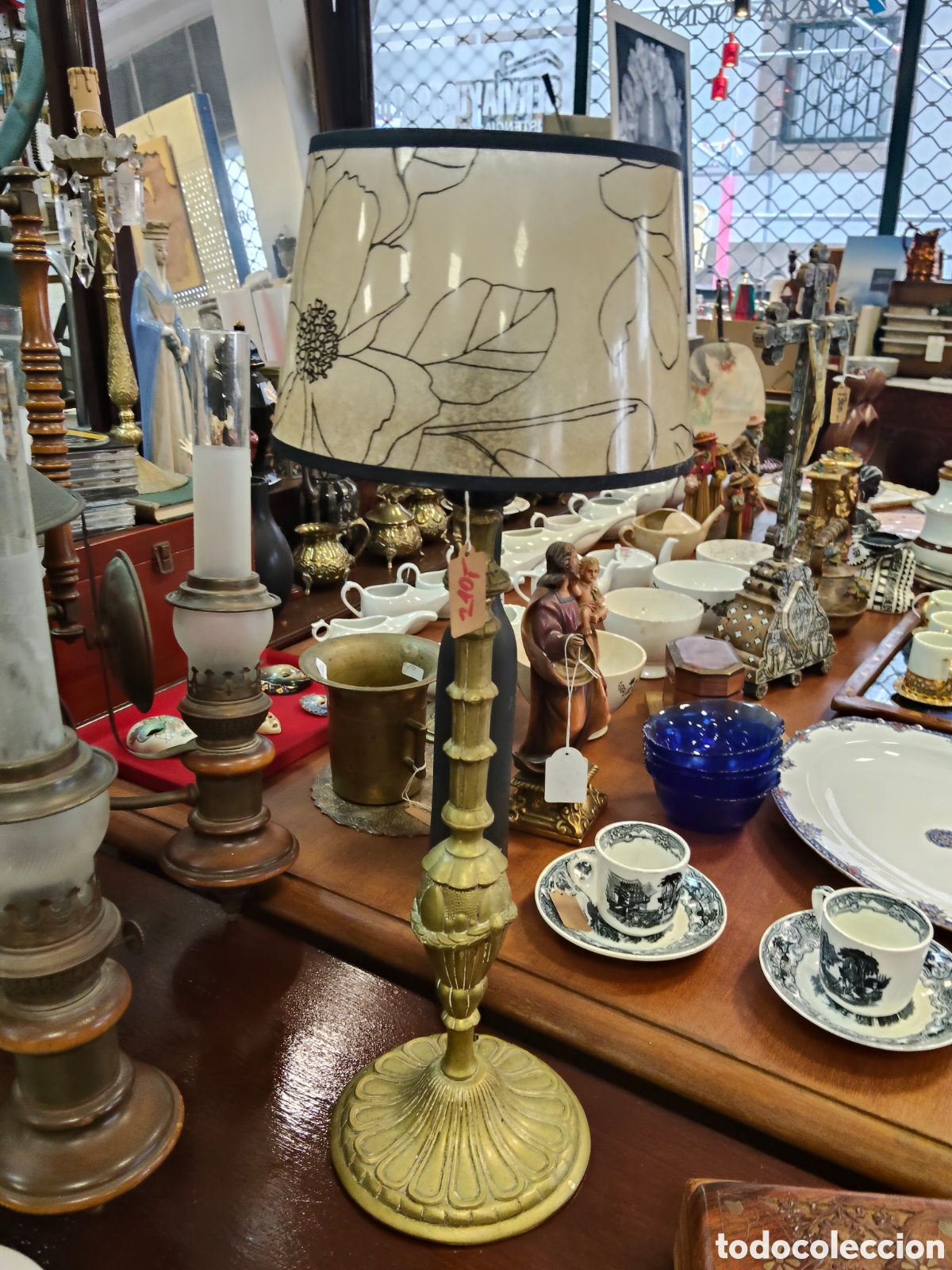 Antig&uuml;edades: Magn&iacute;fica l&aacute;mpara de mesa de bronce - Foto 4