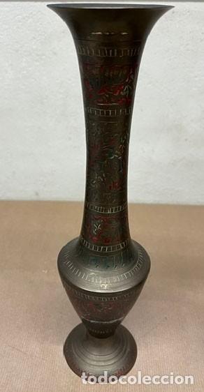 Antig&uuml;edades: Lote de dos jarrones de bronce indios - Foto 2