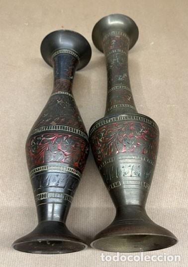 Antig&uuml;edades: Lote de dos jarrones de bronce indios - Foto 4