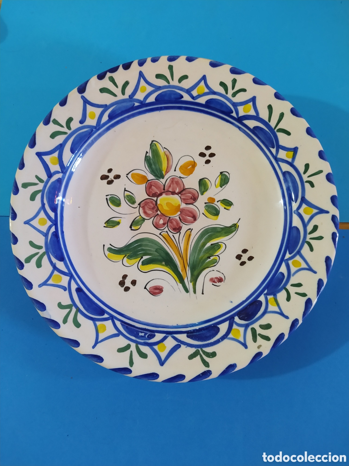 Antig&uuml;edades: Plato Decorativo para Colgar Talavera de la Reina Hermanos Rie 21 cm | Cer&aacute;mica Artesanal Pintada a