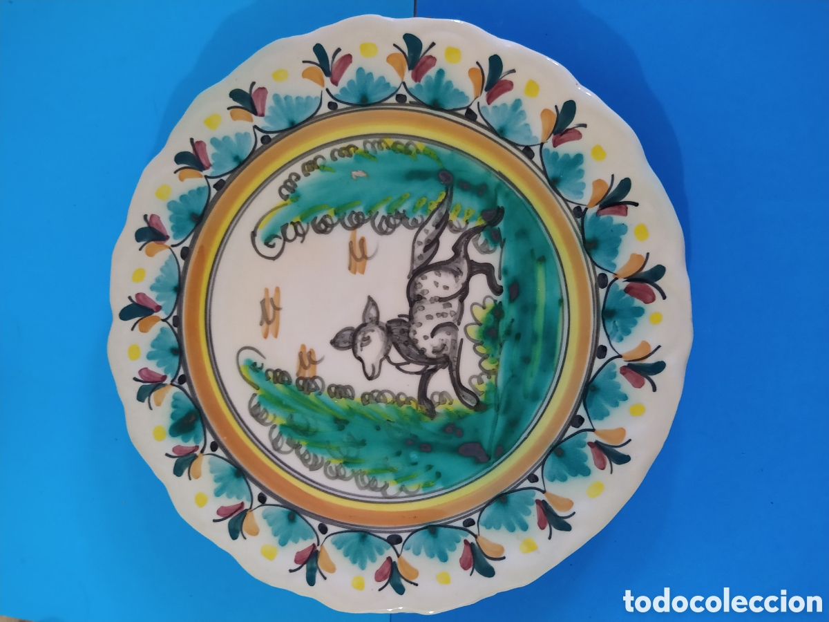 Antig&uuml;edades: Plato Decorativo de Cer&aacute;mica Talavera de la Reina 23 cm | Pintado a Mano | Motivo Cabra sobre &Aacute;rbol