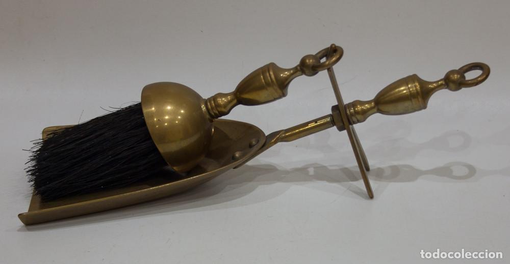 Antig&uuml;edades: RECOGEMIGAS CON BROCHA DE BRONCE. - Foto 2