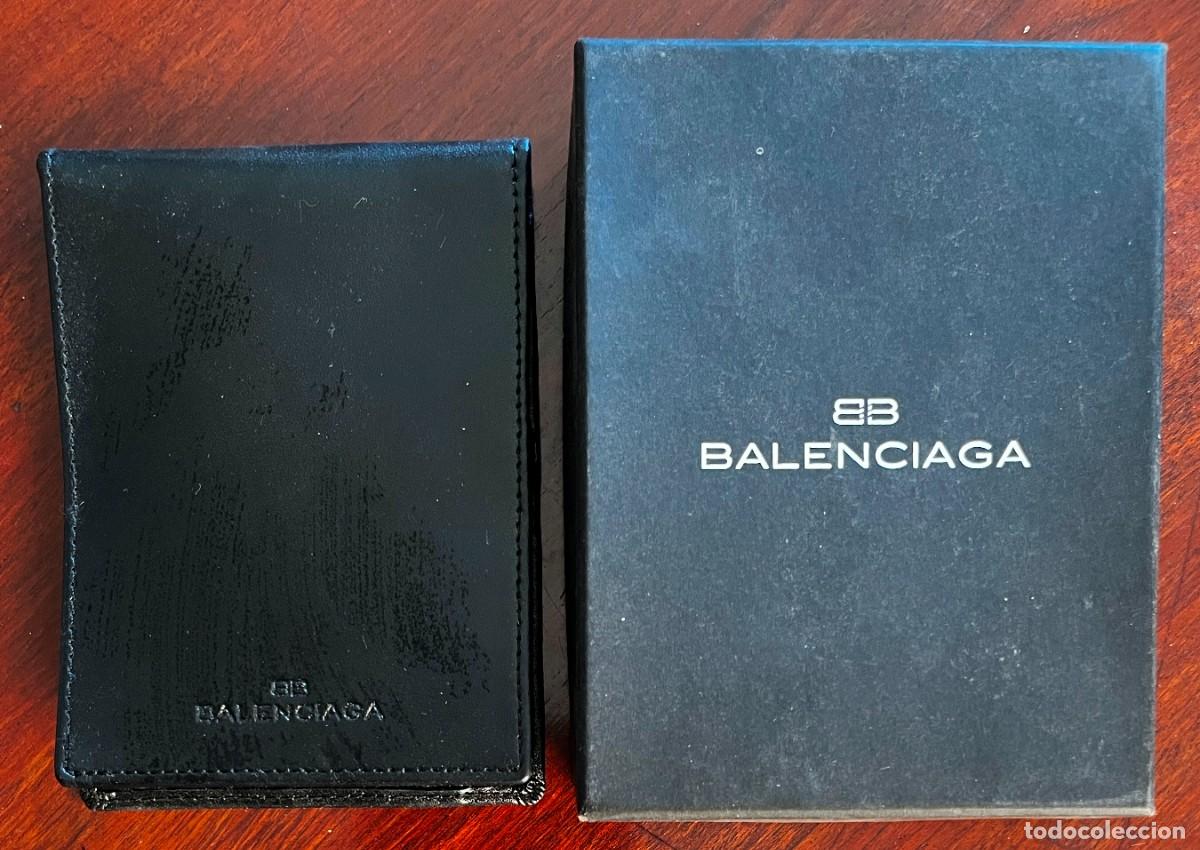 Antig&uuml;edades: TARJETERO DE BALENCIAGA DE PIEL NEGRO, LLEVA PORTAMINAS, CON SU CAJA ORIGINAL, VER LAS FOTOS PUESTAS