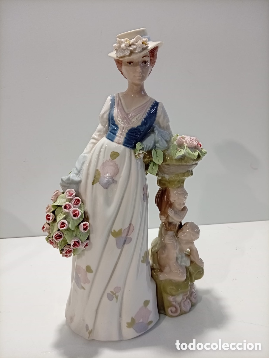 Antig&uuml;edades: FIGURA DE PORCELANA. NADAL, HECHA A MANO.
