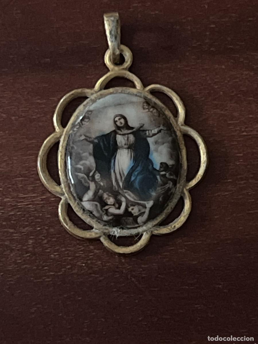 Antig&uuml;edades: Antigua medalla religiosa. Realizada en metal y &iquest;esmalte?. I. XI. 1950. DEFENICI&Oacute;N DOGM&Aacute;TICA. ROMA.