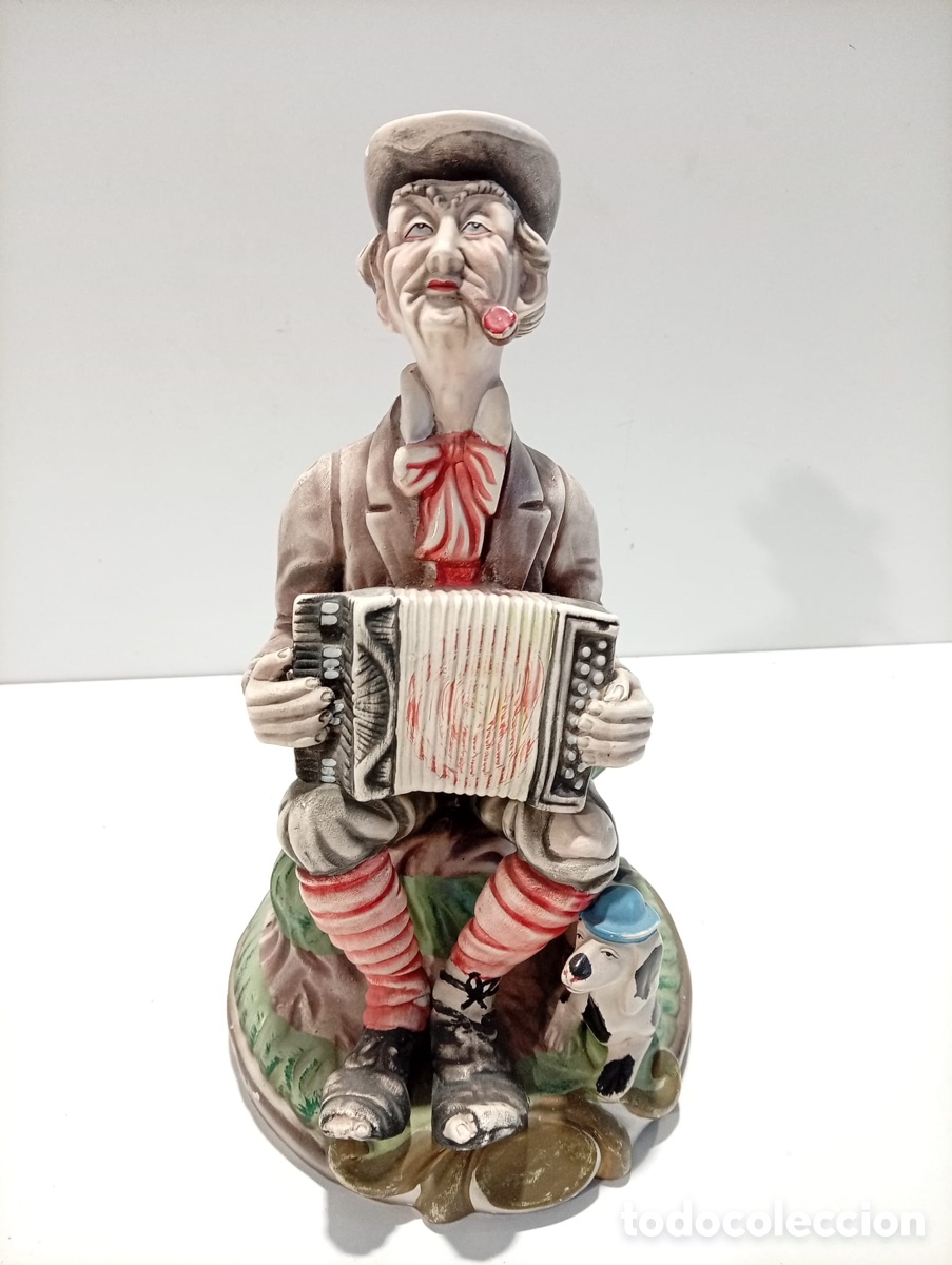 Antig&uuml;edades: . FIGURA VINTAGE, PORCELANA ARTESANAL, ANCIANO CON ACORDE&Oacute;N.