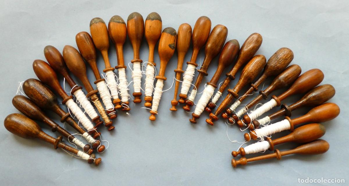 Antig&uuml;edades: 25 ANTIGUOS BOLILLOS DE MADERA S.XIX