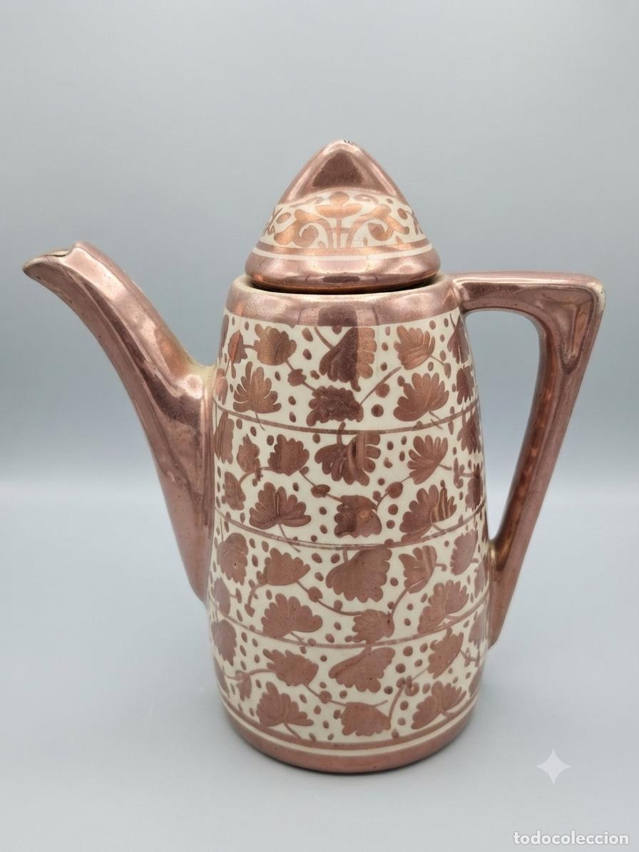 Oggetti Antichi: Cafetera cer&aacute;mica reflejos met&aacute;licos . Manises.