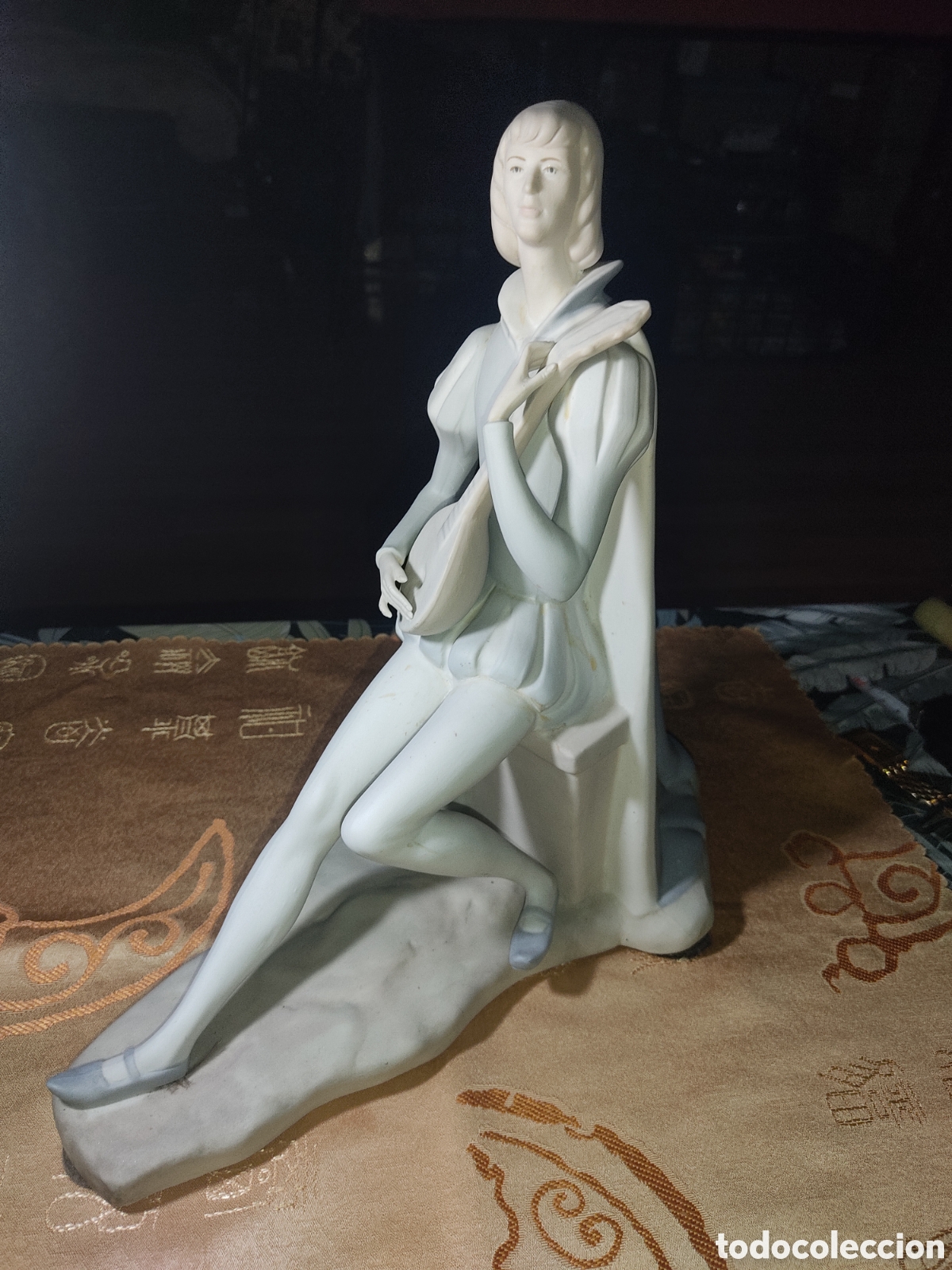 Antig&uuml;edades: Hermosa figura de porcelana Biscuit arlequ&iacute;n m&uacute;sico 30 cm de porcelana Miguel & Made in Spain.