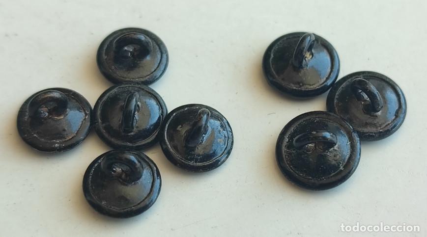 Antig&uuml;edades: LOTE DE 8 BOTONES ANTIGUOS DE AZABACHE, SIGLO XIX, 7-8 MM