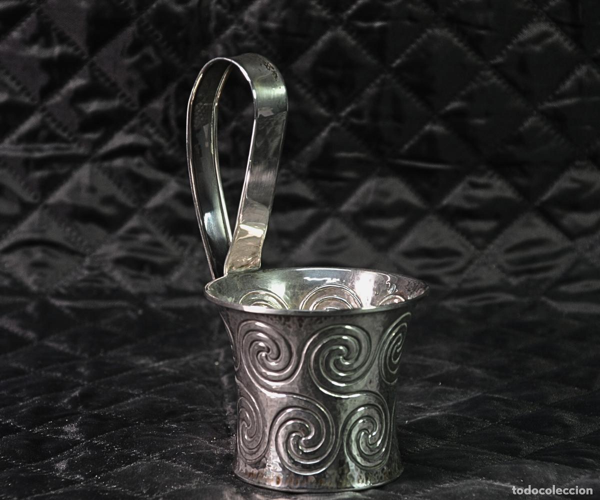 Antig&uuml;edades: PODSTAKANNIK RUSO DE PLATA PARA T&Eacute;