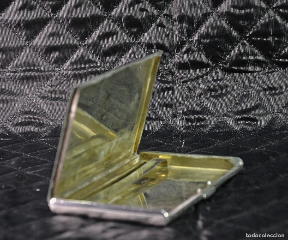 Antig&uuml;edades: PITILLERA DE PLATA CON GRABADO LINEAL