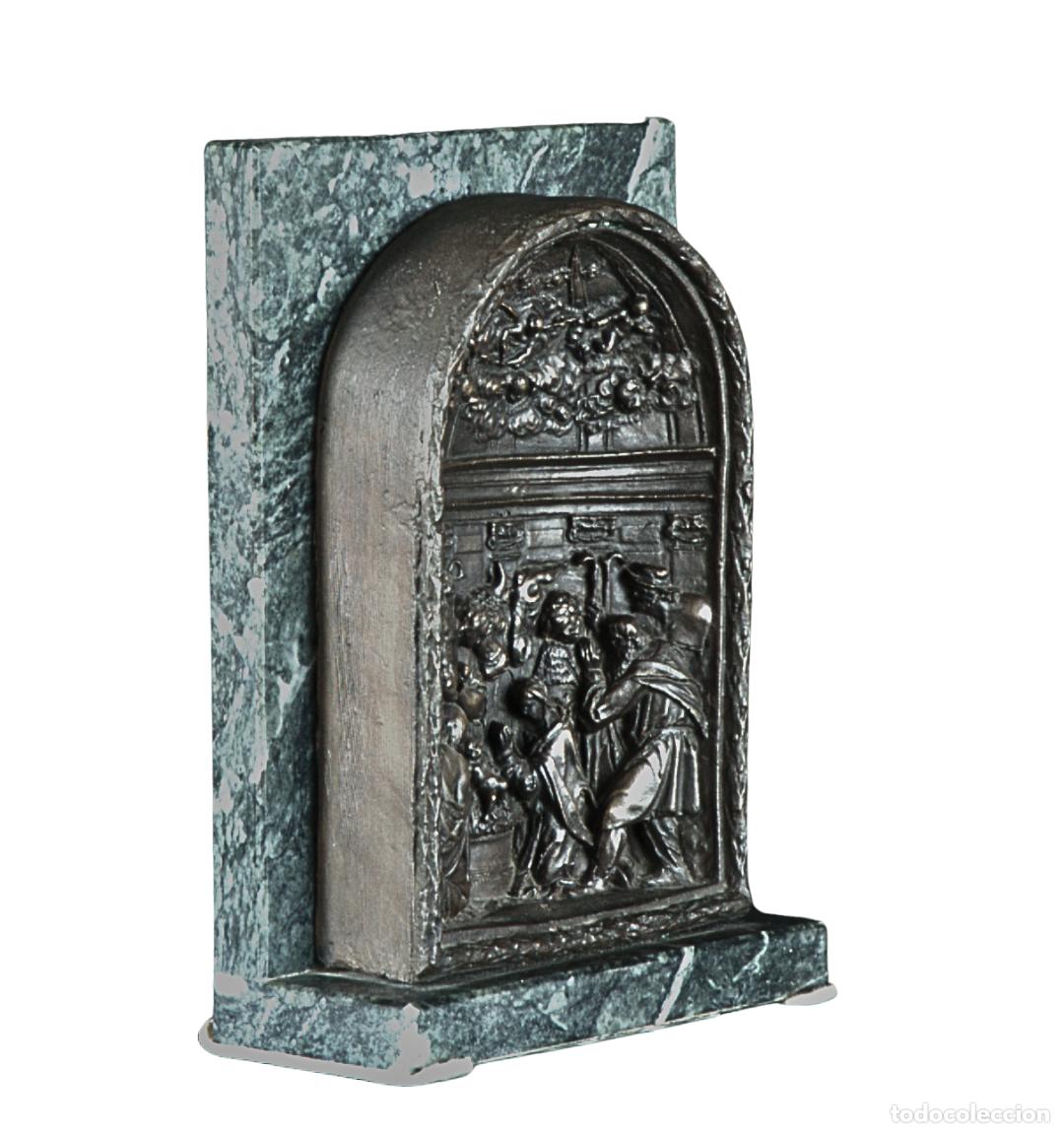 Antig&uuml;edades: &rdquo;Sujetalibros de Bronce &rdquo;&rdquo;La Adoraci&oacute;n&rdquo;&rdquo; - Relieve Sacro sobre M&aacute;rmol Verde&rdquo;