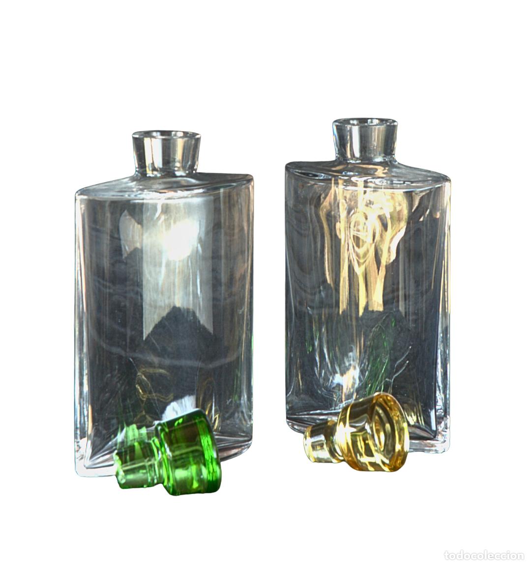 Antig&uuml;edades: Pareja de Frascos Atlantis - Cristal Portugu&eacute;s - Tapones de Color Tallados