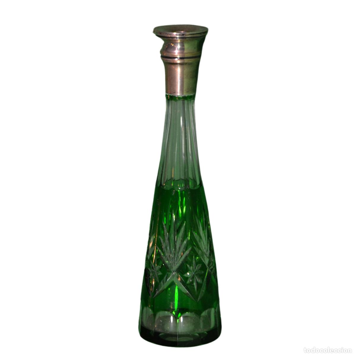 Antig&uuml;edades: Botella Licorera de Cristal Tallado Verde con Montura Met&aacute;lica