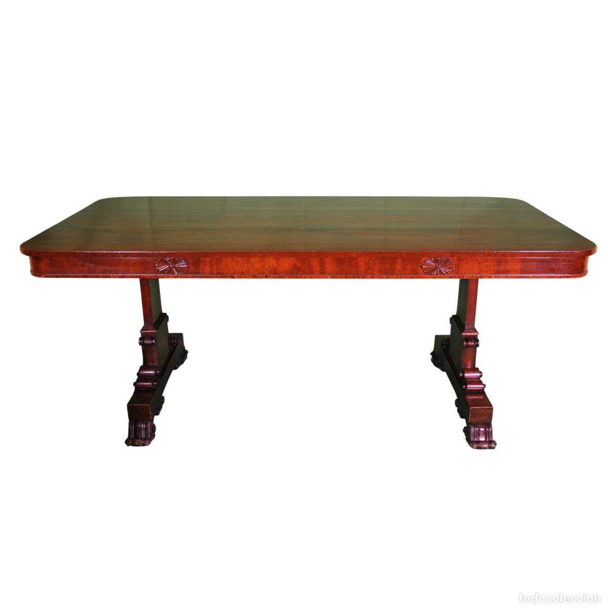 Antig&uuml;edades: Mesa Imperio con Patas de Lira
