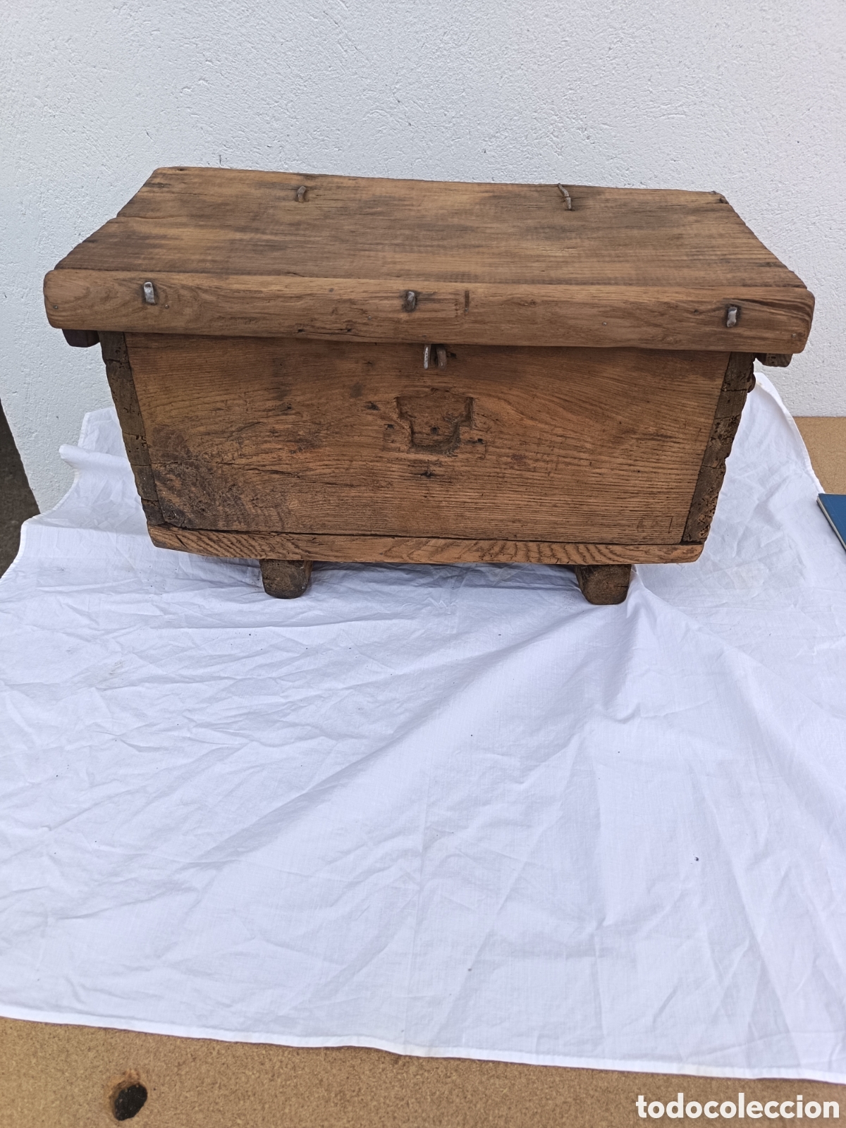 Antig&uuml;edades: Ba&uacute;l muy antiguo peque&ntilde;o, ver descripci&oacute;n