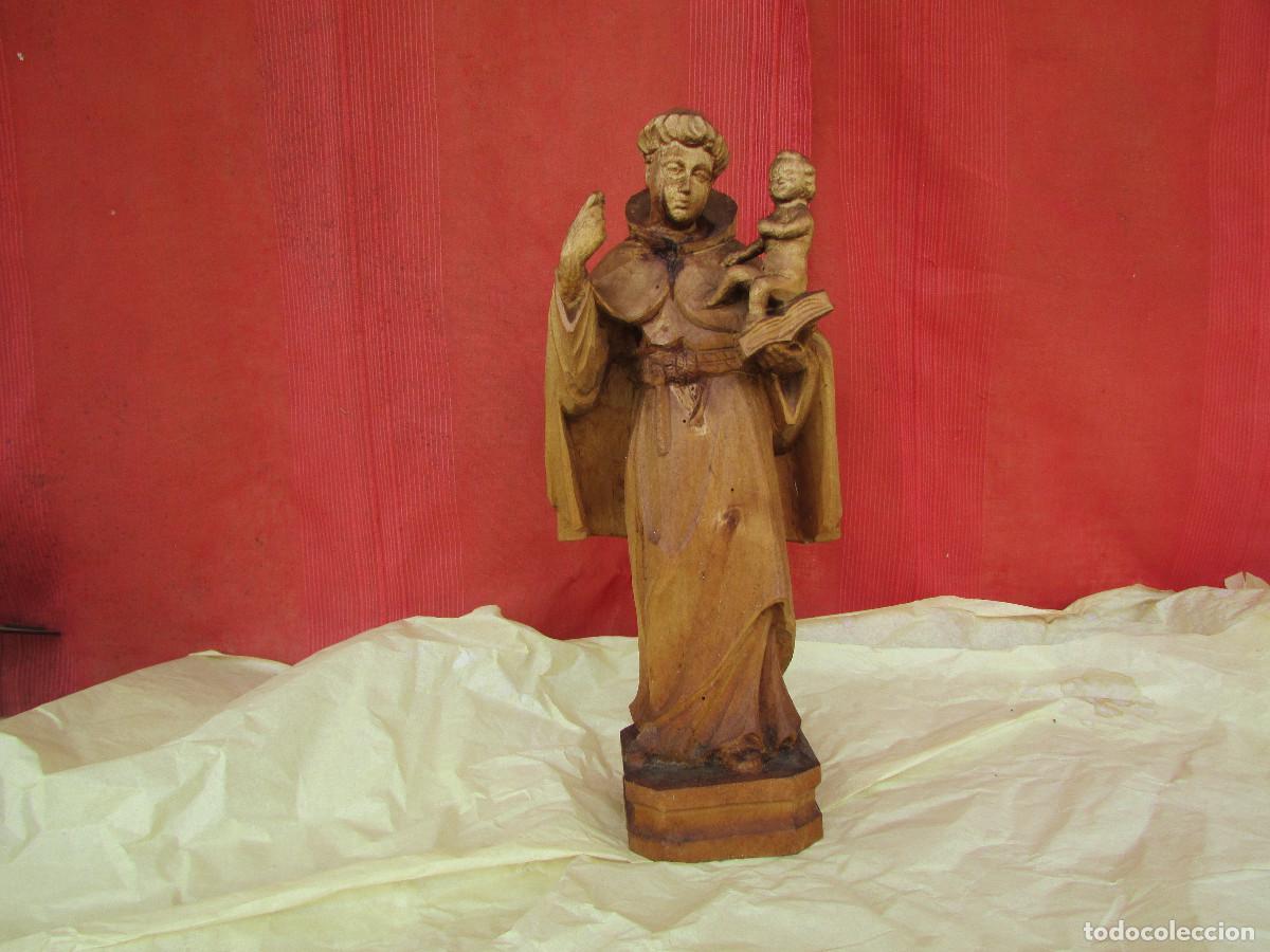 Antig&uuml;edades: TALLA en madera de casta&ntilde;o dde San Antonio Franciscano con el Ni&ntilde;o. 50 a&ntilde;os. 31 cm