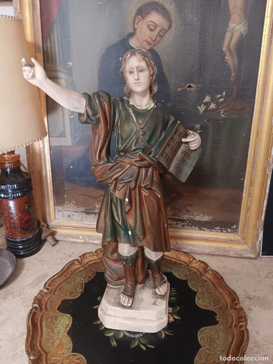 Antig&uuml;edades: figura de San Pancracio realizada en pasta antigua, probablemente de los Talleres de Olot, que sosti