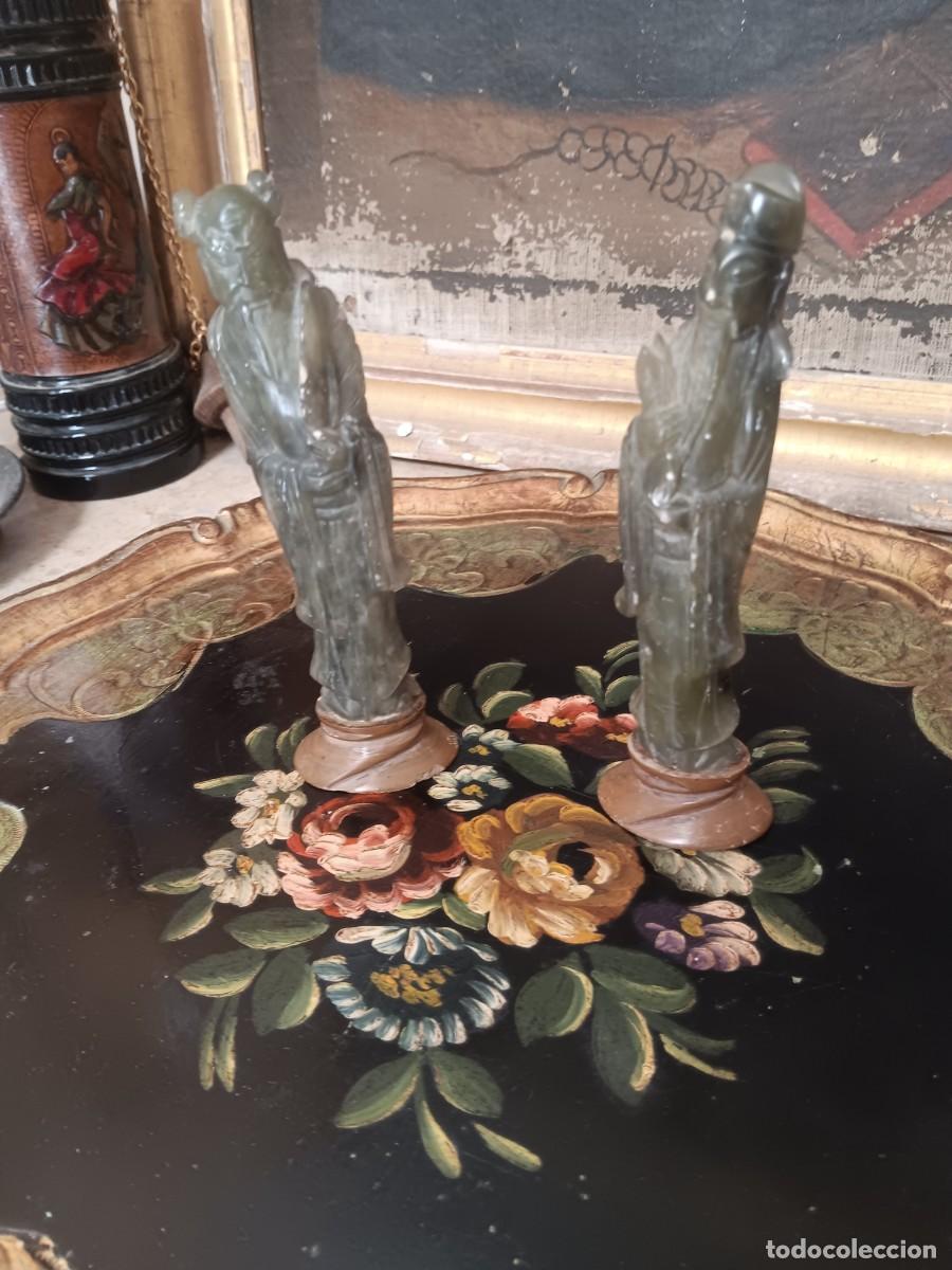 Antig&uuml;edades: estatuas chinas antiguas de jade nefrita talladas a mano, frecuentemente asociadas con deidades como