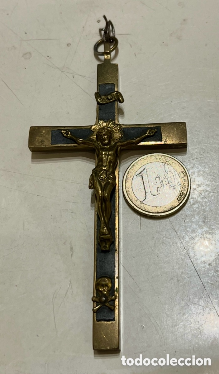 Antig&uuml;edades: Crucifijo. Bronce y madera. Mid-Century.