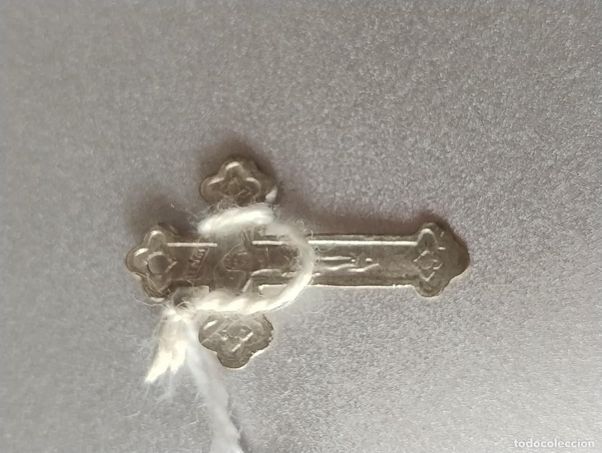 Antig&uuml;edades: Antiguo crucifijo para colgante unos 1,50 x 2 cm metal