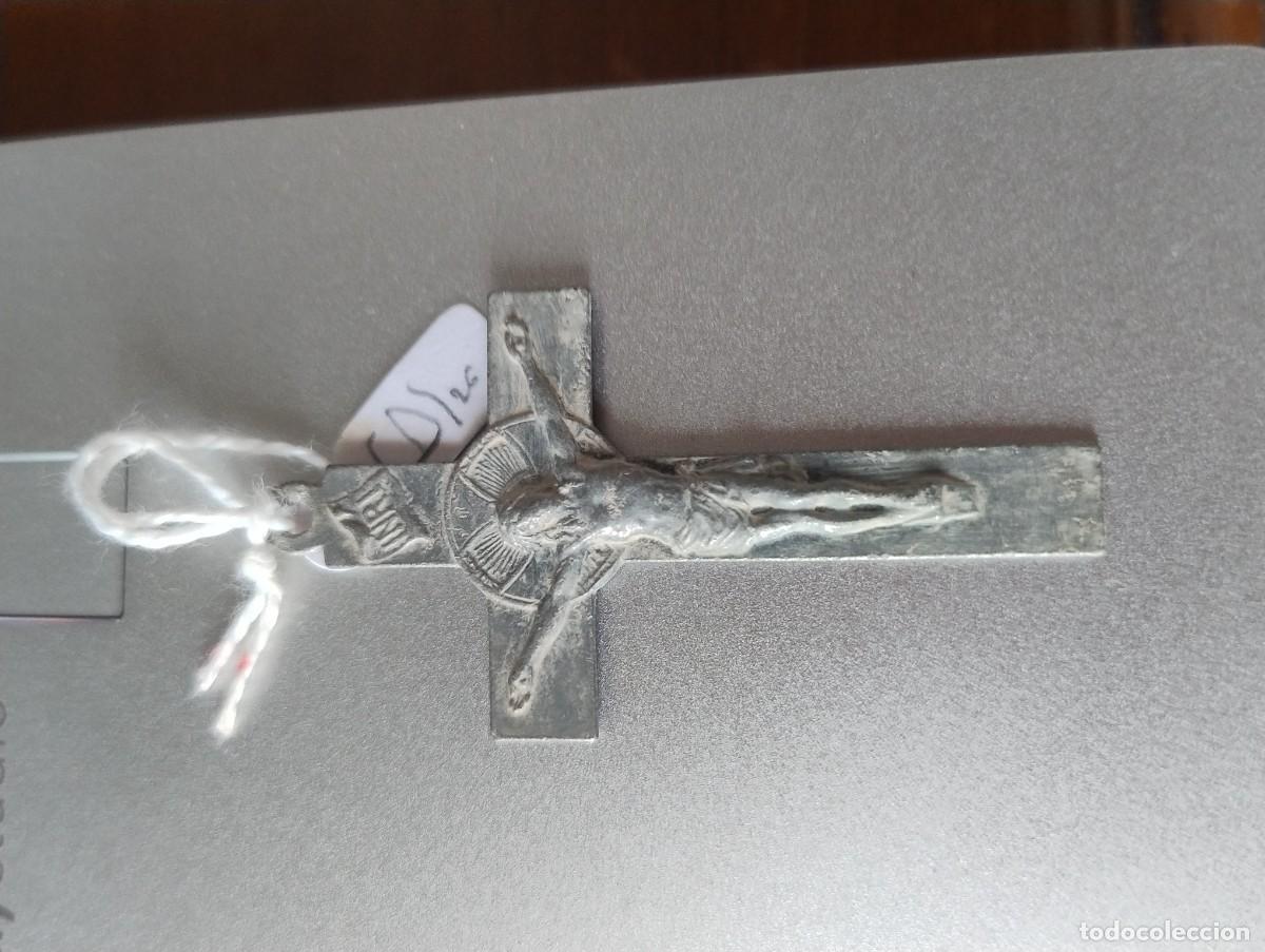 Antig&uuml;edades: Antiguo crucifijo para colgante unos 5 x 3 cm metal con relieve