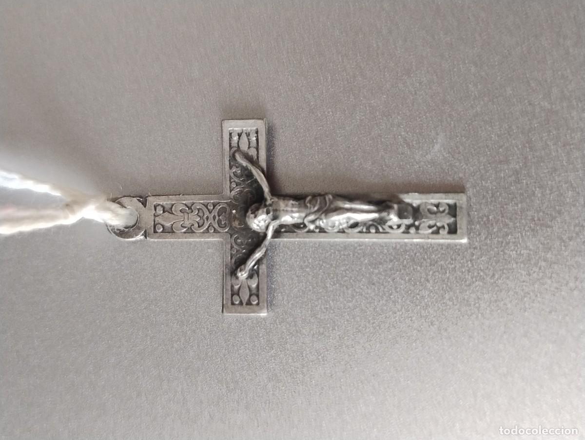 Antig&uuml;edades: Antiguo crucifijo para colgante unos 3 x 1,80 cm metal con relieve