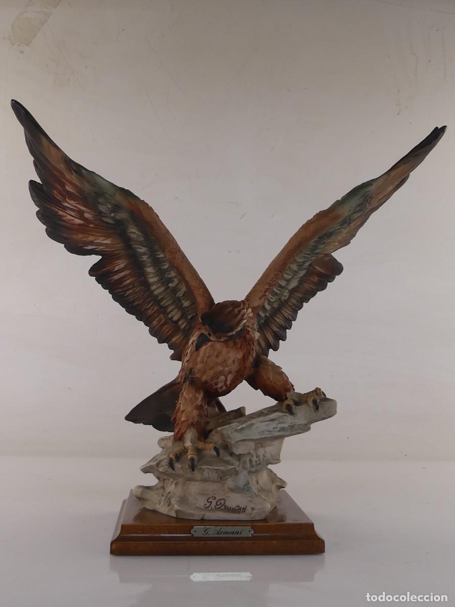 Antig&uuml;edades: PRECIOSA FIGURA DE UN HALCON DE PORCELANA DE CAPODIMONTE ESCULTOR ARMANI