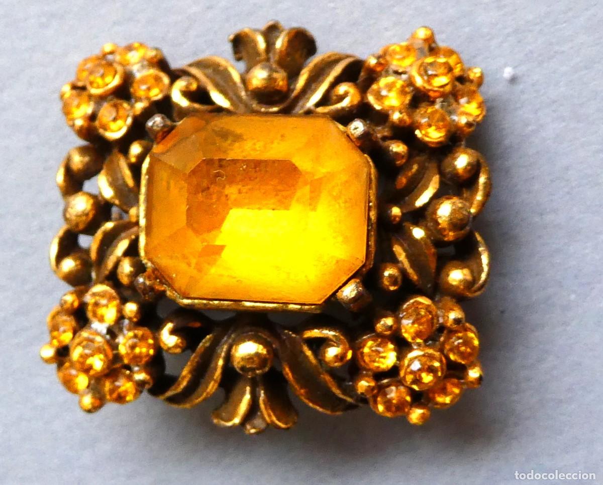 Antig&uuml;edades: ANTIGUO BROCHE MET&Aacute;LICO CON CRISTAL PRIMERA MITAD S.XX