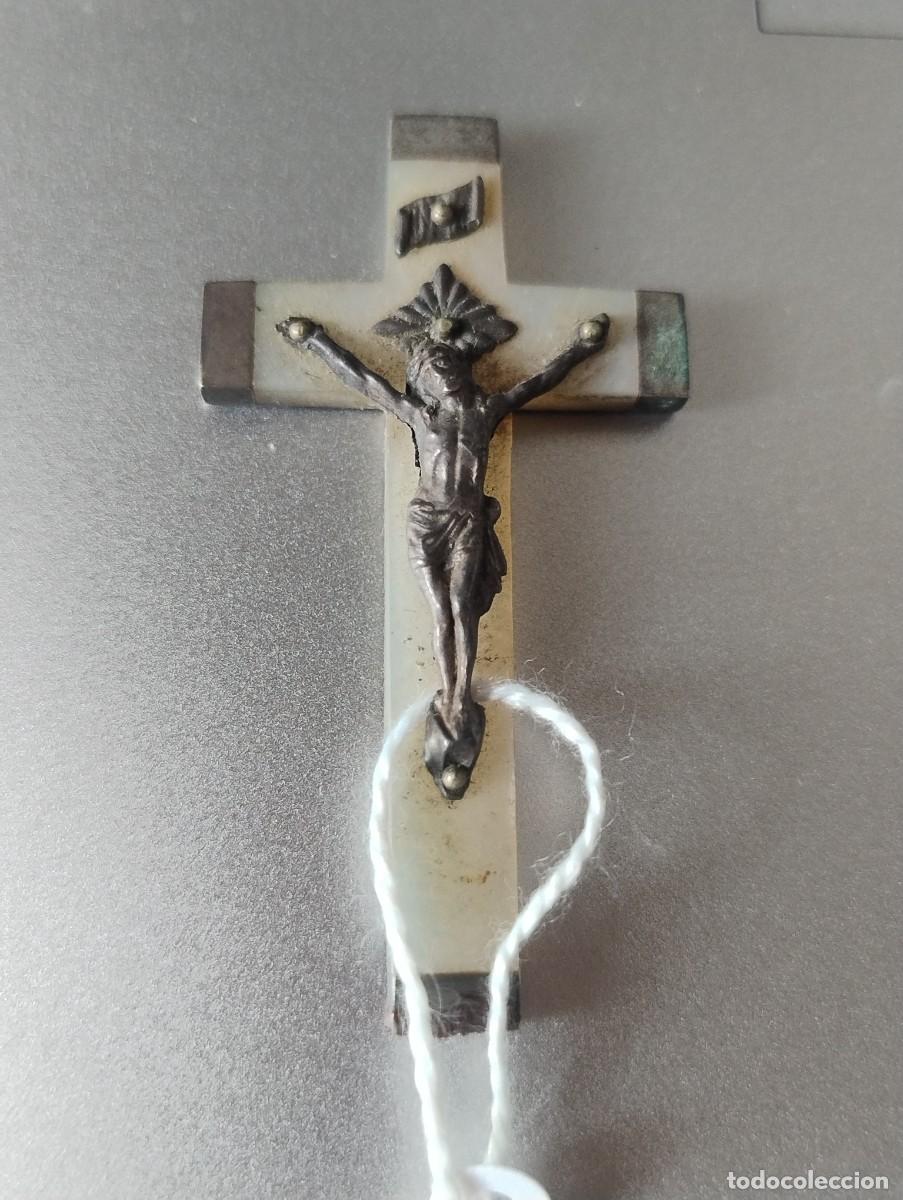 Antig&uuml;edades: Antiguo crucifijo para colgante o rosario unos 3 x 5,50 cm metal con relieve plata ???