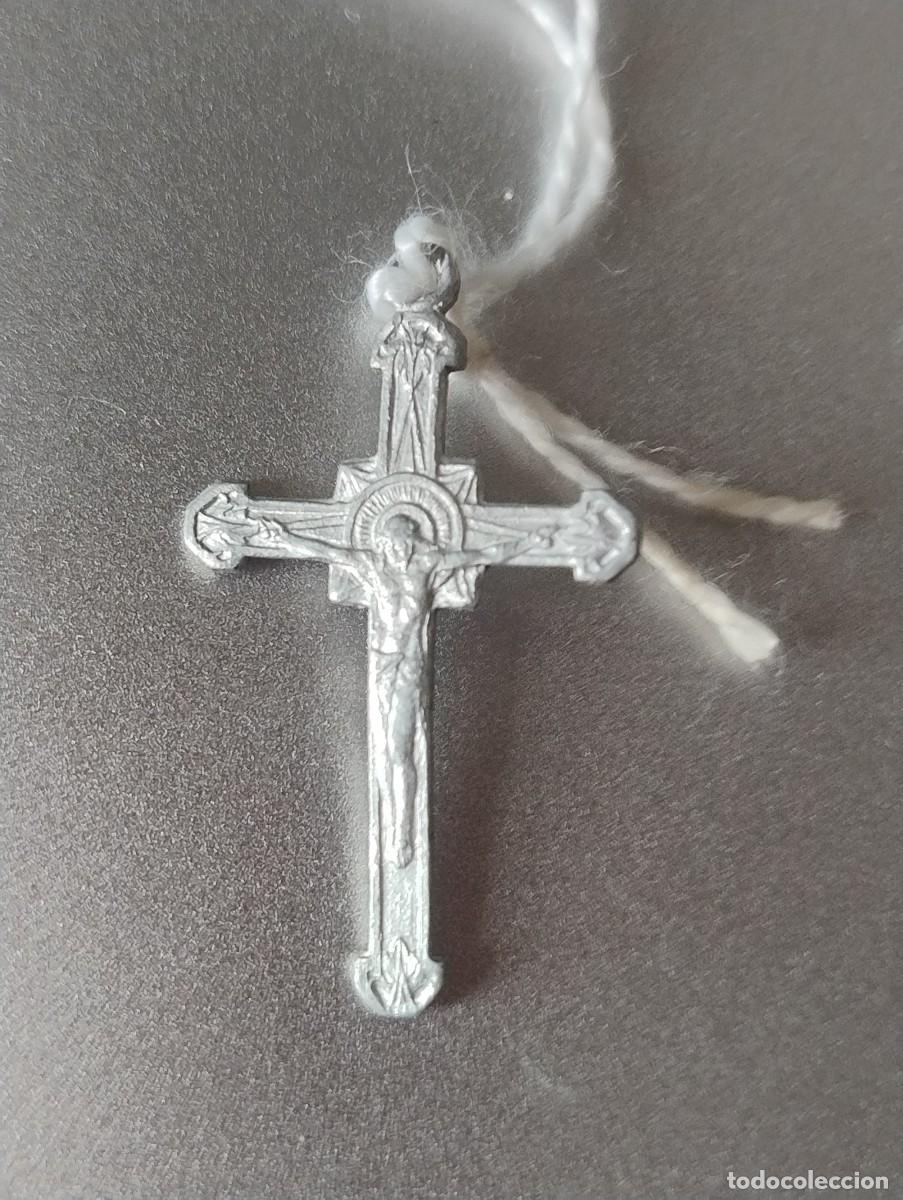 Antiquit&auml;ten: Antiguo crucifijo para colgante o rosario unos 1,50 x 2,50 cm metal con relieve
