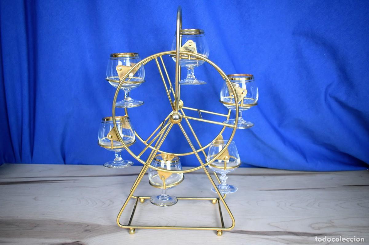 Antig&uuml;edades: Noria giratoria vintage con 6 copas de co&ntilde;ac soporte met&aacute;lico dorado