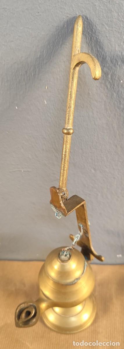 Antig&uuml;edades: L&aacute;mpara de aceite en bronce con soporte y gancho - Foto 4