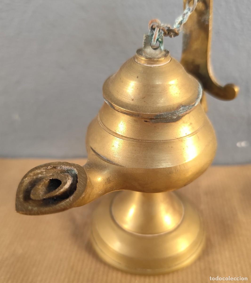 Antig&uuml;edades: L&aacute;mpara de aceite en bronce con soporte y gancho