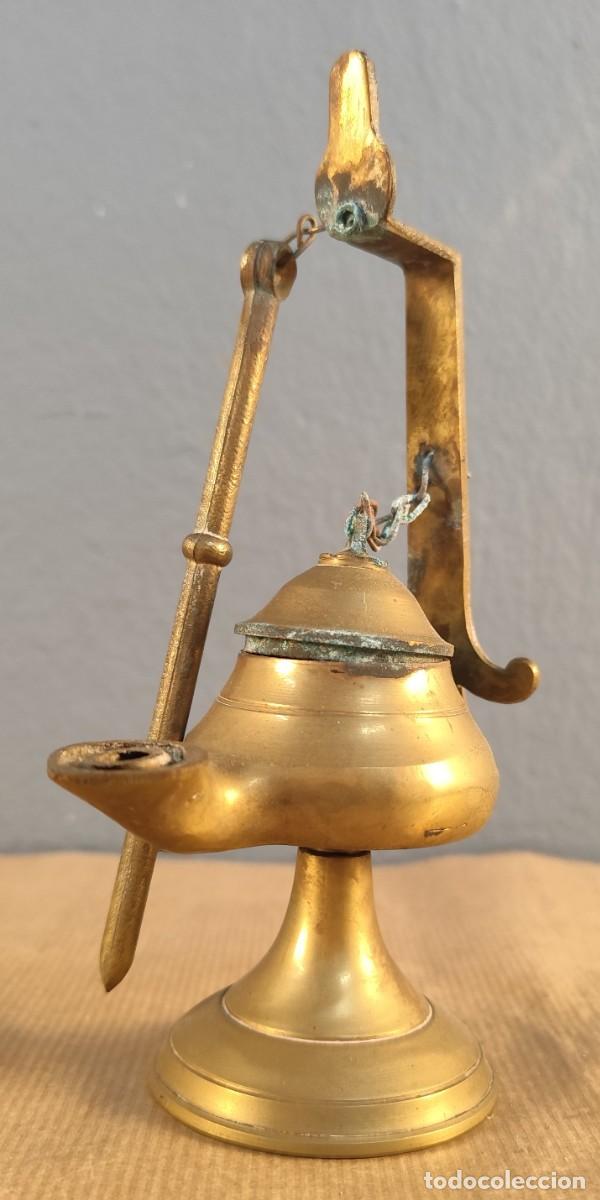 Antig&uuml;edades: L&aacute;mpara de aceite en bronce con soporte y gancho - Foto 12