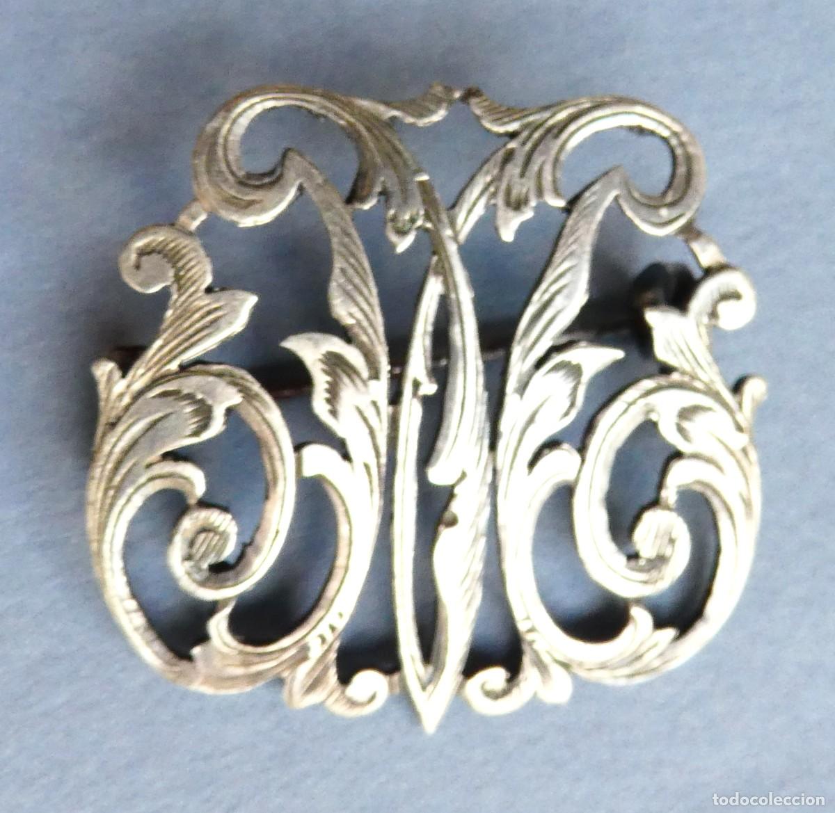 Antig&uuml;edades: ANTIGUO BROCHE MET&Aacute;LICO - INICIAL M PRIMERA MITAD S.XX