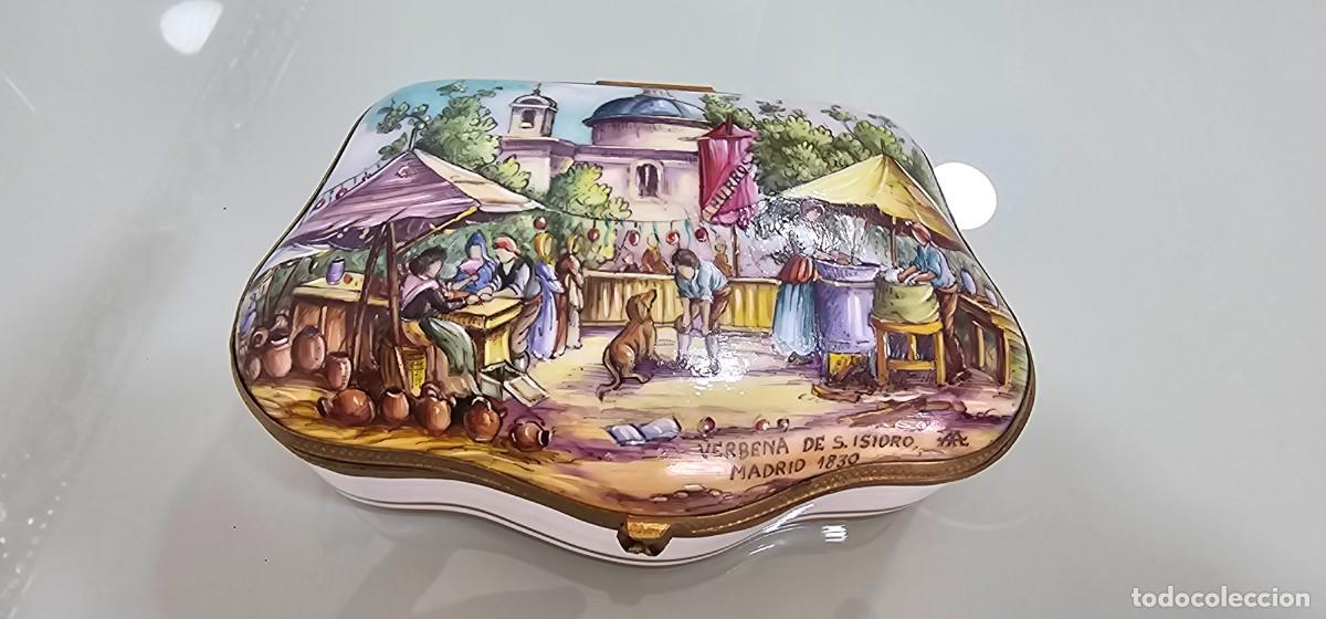 Antig&uuml;edades: Preciosa caja porcelana pintada a mano firmada Verbena S.Isidro Madrid