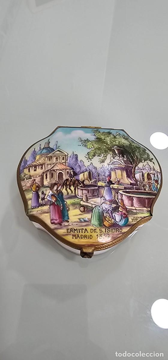 Antig&uuml;edades: Preciosa caja grande porcelana pintada a mano Ermita S.Isidro Madrid limitada