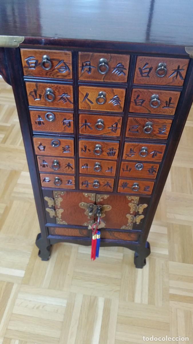 Antig&uuml;edades: MUEBLE de BOTICARIO ASIATICO DE MADERA OSCURA DECORACION METAL ESTILO CHINO/