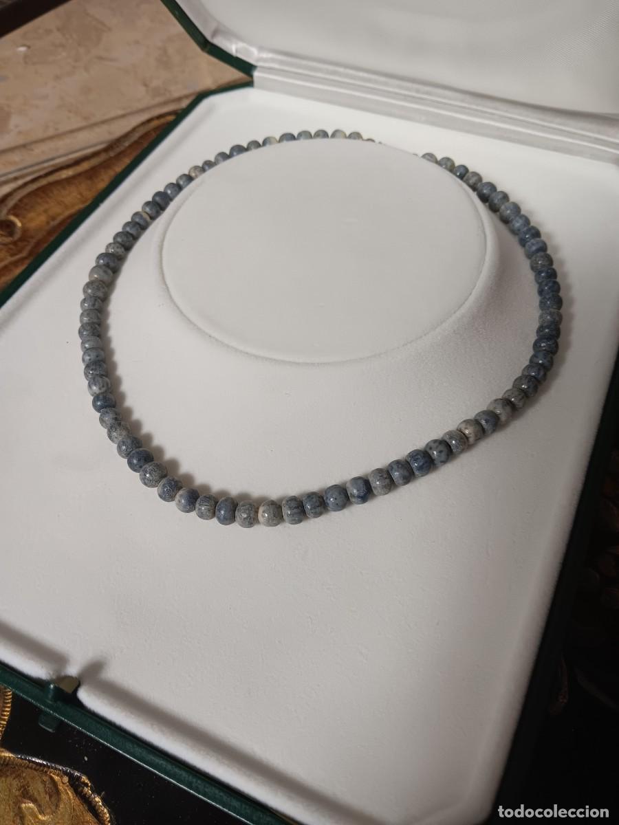 Antig&uuml;edades: elegante collar de coral azul natural (conocido cient&iacute;ficamente como Heliopora coerulea), caracteriz