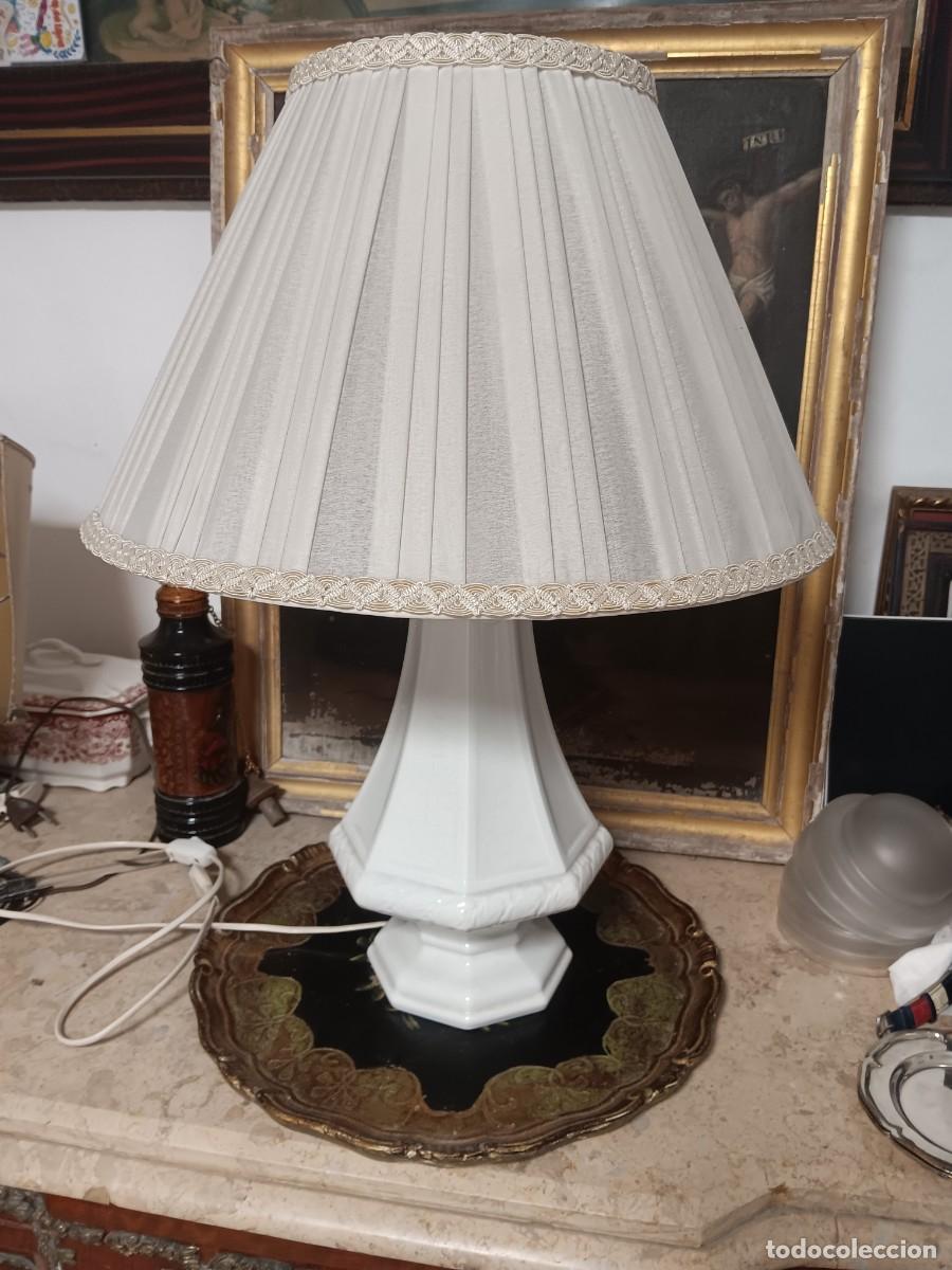 Antig&uuml;edades: l&aacute;mpara de sobremesa cer&aacute;mica blanca con dise&ntilde;o octogonal presenta un estilo vintage t&iacute;pico de los a