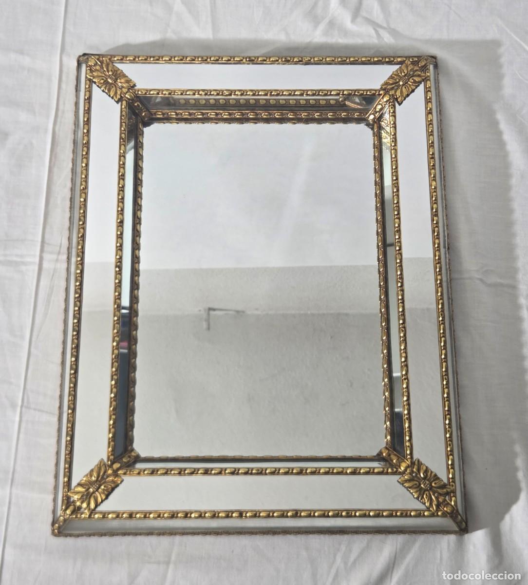 Antig&uuml;edades: Espejo de pared en bronce y chapa dorada