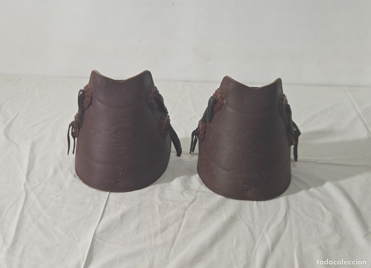 Antig&uuml;edades: Pareja de estribos metalicos con protecci&oacute;n de cuero, MARJOMAN, Salamanca